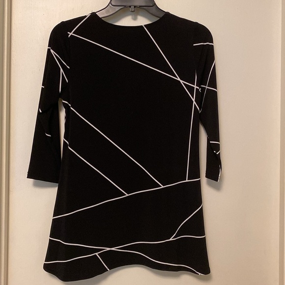 Alfani PS black and white 3/4 sleeve tunic. - Picture 3 of 4
